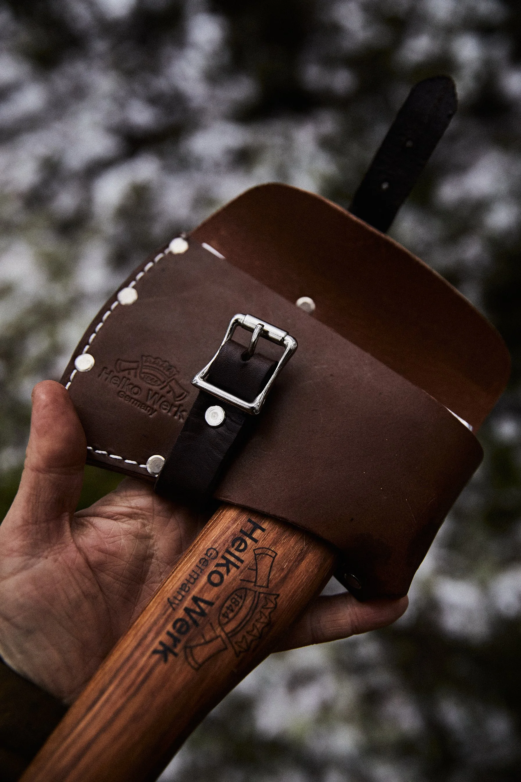 Deluxe Full-Cover Axe Sheaths – Heavy-Duty Leather with Blade